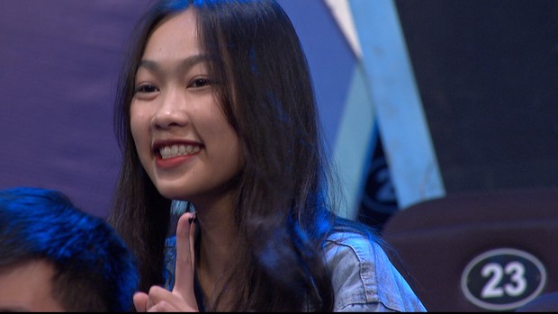 Nữ sinh đi cổ vũ em gái ai ngờ chiếm trọn sóng truyền hình, soi info còn khủng hơn cả thí sinh Olympia - Ảnh 1.