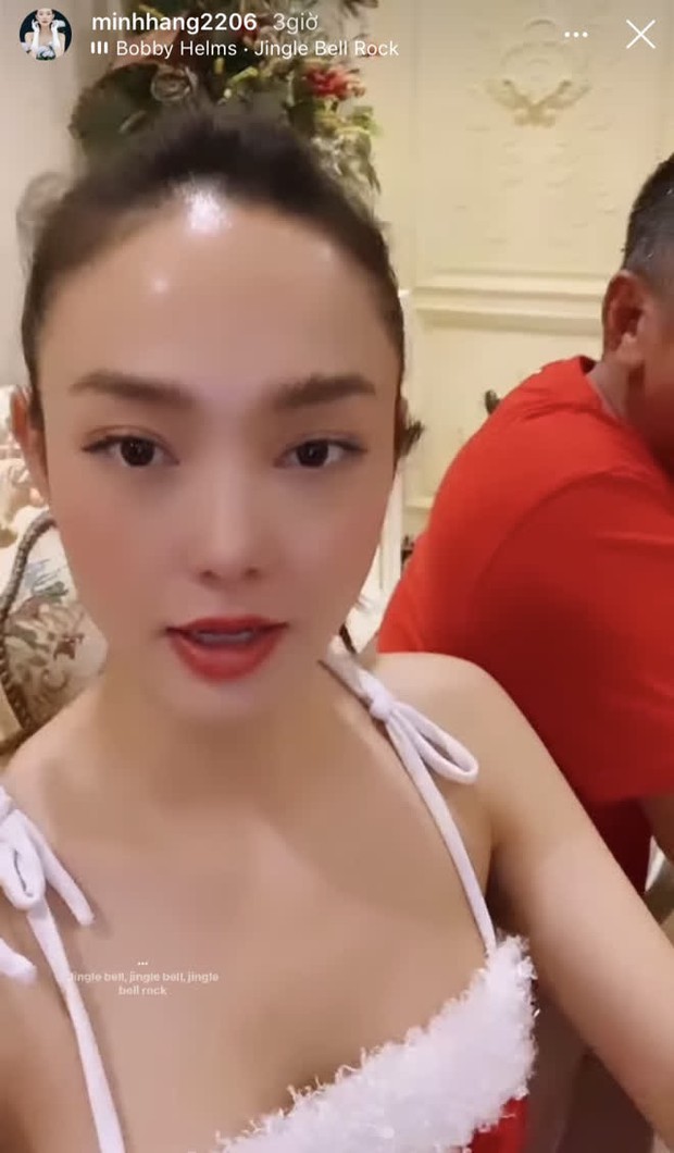 Giáng sinh biến thành tiệc khoe body bốc lửa của dàn mỹ nhân Vbiz: Sĩ Thanh gây sốc với cách pose, Đông Nhi giật spotlight nhờ vòng 1 khủng - Ảnh 11.