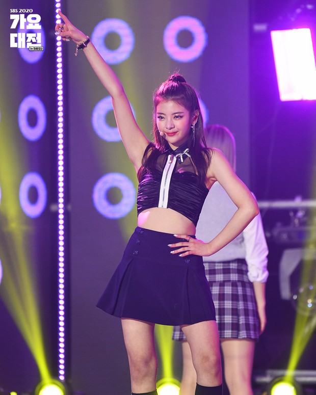 ITZY cover hit khủng của T-ara nhưng main vocal lại trở thành lỗ hổng vũ đạo, biểu diễn hời hợt trong khi đồng đội hát nhảy nhiệt tình - Ảnh 5.