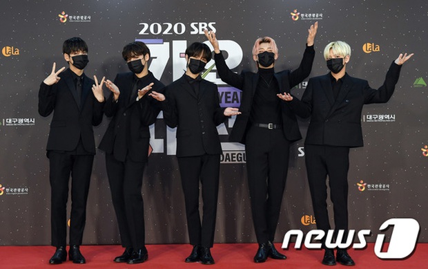 Thảm đỏ SBS Gayo Daejun 2020: aespa tiếp tục là thảm họa thời trang, RM (BTS) diện đồ thùng thình như... mượn của bố - Ảnh 28.
