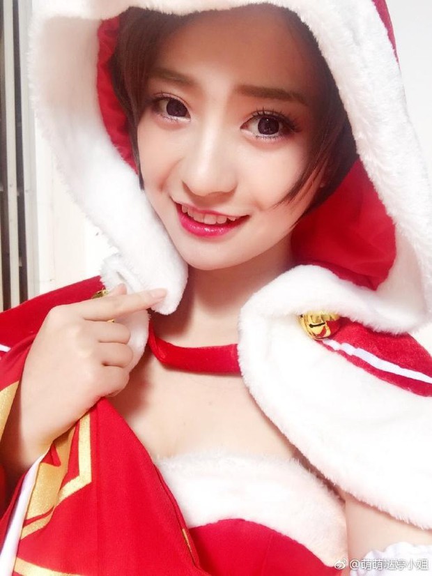 Những màn hóa thân Bà già Noel nóng bỏng khiến người xem mất ăn, mất ngủ của các nữ streamer sexy hàng đầu Trung Quốc - Ảnh 7.