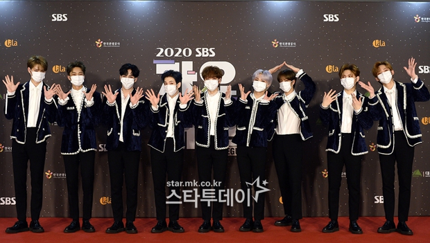 Thảm đỏ SBS Gayo Daejun 2020: aespa tiếp tục là thảm họa thời trang, RM (BTS) diện đồ thùng thình như... mượn của bố - Ảnh 32.