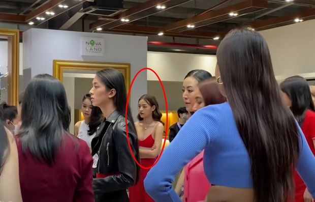 Thanh Tâm bắp cần bơ đã luyện catwalk như nào trước khi có pha chộp ếch để đời, bị trai 6 múi khuân đi? - Ảnh 5. Thanh Tâm bắp cần bơ đã luyện catwalk như nào trước khi có pha chộp ếch để đời, bị trai 6 múi khuân đi? - Ảnh 5.