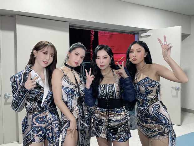 30 nhóm nhạc Hàn hot nhất hiện nay: EXO bị đàn em vượt mặt, cuối năm BTS hay BLACKPINK lên ngôi vương? - Ảnh 10. 30 nhóm nhạc Hàn hot nhất hiện nay: EXO bị đàn em vượt mặt, cuối năm BTS hay BLACKPINK lên ngôi vương? - Ảnh 10.