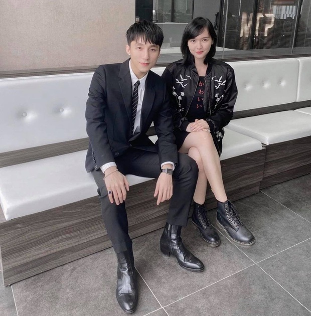 Chủ tịch Sơn Tùng đăng ảnh mừng Giáng sinh bên nhân viên, netizen lại tranh cãi đủ đường vì vị trí đứng của Hải Tú - Ảnh 4. Chủ tịch Sơn Tùng đăng ảnh mừng Giáng sinh bên nhân viên, netizen lại tranh cãi đủ đường vì vị trí đứng của Hải Tú - Ảnh 4.