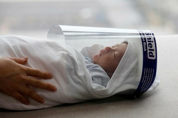Bé sơ sinh Việt Nam lọt vào danh sách ảnh ấn tượng nhất năm 2020 của Reuters - Ảnh 2.