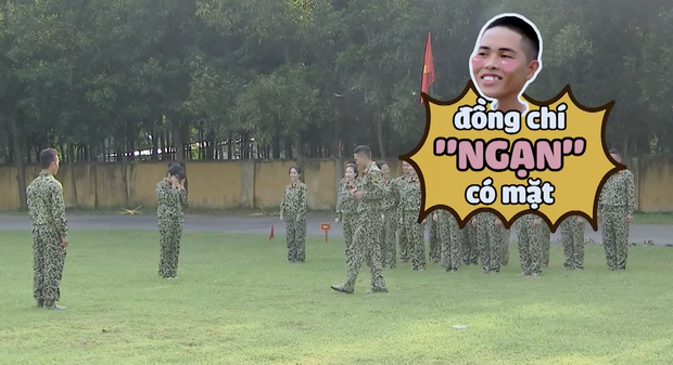 Chú Ngạn pha ke cười thẹn thùng khi được tập với Khánh Vân, ai ngờ bị gái xinh đi đường quyền sấp mặt - Ảnh 2. Chú Ngạn pha ke cười thẹn thùng khi được tập với Khánh Vân, ai ngờ bị gái xinh đi đường quyền sấp mặt - Ảnh 2.