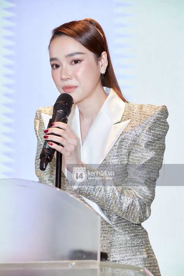 Nhã Phương bật khóc kể lại thời gian trầm cảm sau sinh và lời khẳng định chắc nịch của Trường Giang: Phương mà khổ thì không ai sướng - Ảnh 2. Nhã Phương bật khóc kể lại thời gian trầm cảm sau sinh và lời khẳng định chắc nịch của Trường Giang: Phương mà khổ thì không ai sướng - Ảnh 2.