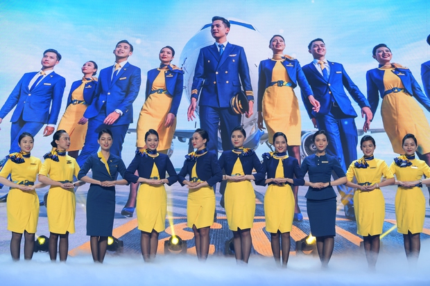 Giải mã ý nghĩa tư thế chào và trang phục của đoàn tiếp viên Vietravel Airlines trong buổi lễ ra mắt - Ảnh 1.