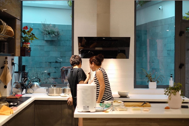 Căn hộ của Bảo Anh: Phòng khách tông xám trầm cá tính, phòng ngủ xanh đậm sang trọng, đẹp như studio - Ảnh 12. Căn hộ của Bảo Anh: Phòng khách tông xám trầm cá tính, phòng ngủ xanh đậm sang trọng, đẹp như studio - Ảnh 12.