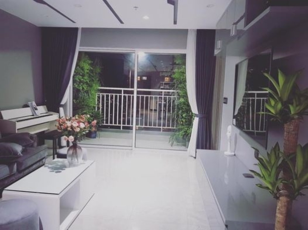 Căn hộ của Bảo Anh: Phòng khách tông xám trầm cá tính, phòng ngủ xanh đậm sang trọng, đẹp như studio - Ảnh 1. Căn hộ của Bảo Anh: Phòng khách tông xám trầm cá tính, phòng ngủ xanh đậm sang trọng, đẹp như studio - Ảnh 1.