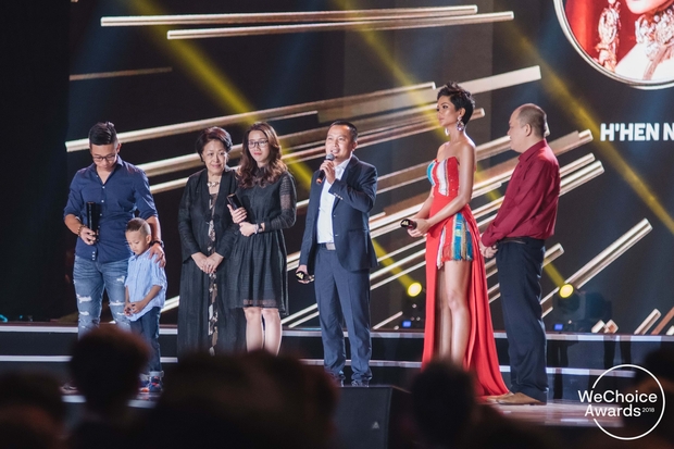 Hành trình 7 năm của WeChoice Awards: Dấu ấn diệu kỳ của tình yêu, tình người và những niềm tự hào mang tên Việt Nam - Ảnh 31.