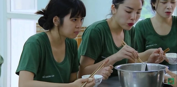 Khánh Vân bật khóc khi bị Nam Thư nói ngoan cố về chuyện tắm chung, Diệu Nhi liền đưa ra phương án giải quyết - Ảnh 2. Khánh Vân bật khóc khi bị Nam Thư nói ngoan cố về chuyện tắm chung, Diệu Nhi liền đưa ra phương án giải quyết - Ảnh 2.
