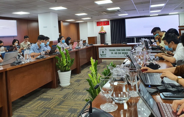 Còn một trường hợp F1 đi cùng bệnh nhân ở Vĩnh Long chưa thể truy vết, ban đầu xác định có đến quận 9 - Ảnh 1.