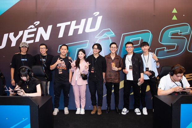 Dàn sao eSports đổ bộ sự kiện Free Fire All Star: ViruSs đọ súng với QTV, Bác Gấu ôm fan cực thân thiện - Ảnh 6.