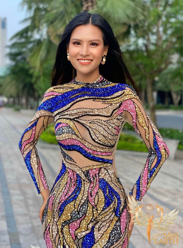 Quỳnh Nga diện đầm lấp lánh khoe 3 vòng căng đét nhưng lại vướng ngay nghi án mặc đồ fake - Ảnh 5. Quỳnh Nga diện đầm lấp lánh khoe 3 vòng căng đét nhưng lại vướng ngay nghi án mặc đồ fake - Ảnh 5.