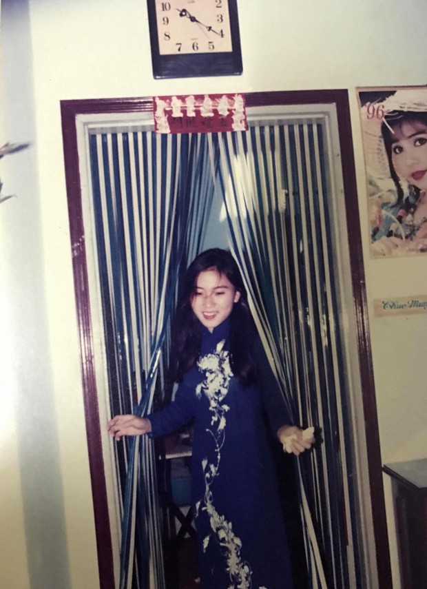 Cô gái khoe mẹ có vẻ đẹp đỉnh cao trong đám cưới năm 1996, nhan sắc của cả 2 ở hiện tại gây chú ý - Ảnh 2.