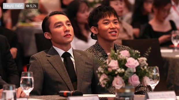 Sơn Tùng M-TP và Kay Trần cực tâm đầu ý hợp, đến quẩy cũng bật công tắc gật đầu khớp nhau không chệch 1 nhịp! - Ảnh 1.