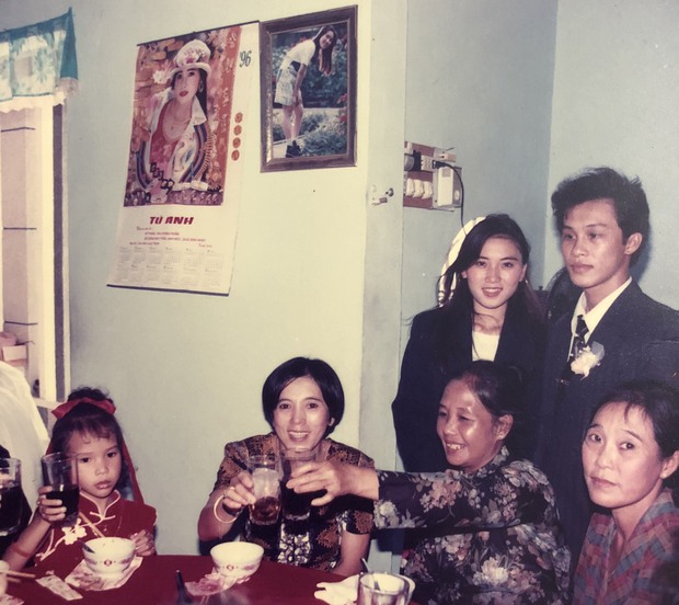 Cô gái khoe mẹ có vẻ đẹp đỉnh cao trong đám cưới năm 1996, nhan sắc của cả 2 ở hiện tại gây chú ý - Ảnh 4.