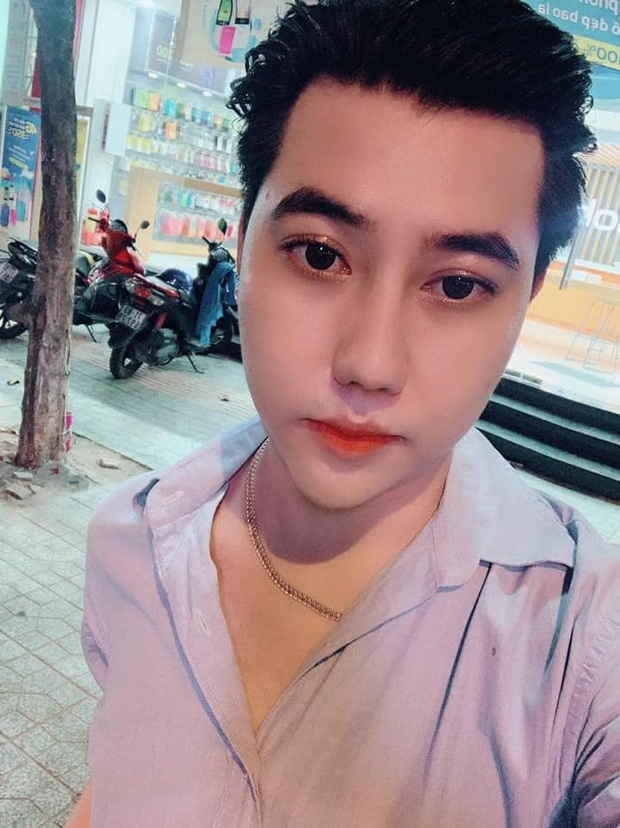 Thánh xịt nước hoa chịu không chịu thì thôi rửa xe SH bằng dầu thơm, netizen thắc mắc: Có khi đồ pha ke nên không sợ hao! - Ảnh 5. Thánh xịt nước hoa chịu không chịu thì thôi rửa xe SH bằng dầu thơm, netizen thắc mắc: Có khi đồ pha ke nên không sợ hao! - Ảnh 5.