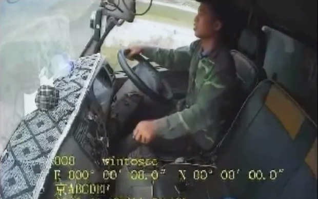Yêu cầu 3 Cảnh sát giao thông đấm túi bụi tài xế vi phạm ở Bắc Giang viết báo cáo, tường trình - Ảnh 1.
