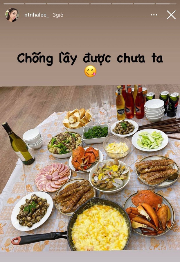 Nhật Lê - tình cũ Quang Hải khoe mâm cơm tự nấu sang xịn như nhà hàng, so với cơm Huỳnh Anh nấu quả là khác nhau trời vực! - Ảnh 1. Nhật Lê - tình cũ Quang Hải khoe mâm cơm tự nấu sang xịn như nhà hàng, so với cơm Huỳnh Anh nấu quả là khác nhau trời vực! - Ảnh 1.