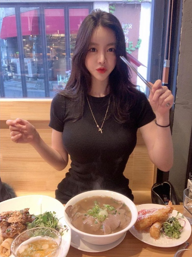 Hot TikToker ra net cày game, dân mạng nhức mắt với đồi núi chập chùng xấp xỉ 1 mét - Ảnh 6.