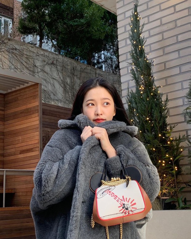 Dù Jennie và các sao Hàn lên đồ sang xịn nhưng chỉ có Lisa được Vogue gọi tên vào danh sách mặc đẹp nhất Noel - Ảnh 11.