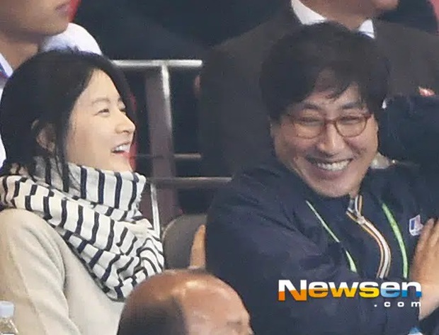 Lần xuất hiện hiếm hoi bên cạnh vợ, ngoại hình sắp bước sang tuổi 70 của chồng Lee Young Ae gây xôn xao - Ảnh 3.