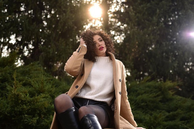 Bỏ tiền túi vào hẳn studio chụp hình cho đẹp, mỹ nhân làng bóng chuyền phẫn nộ vì hình ảnh nhận về trông như phù thủy - Ảnh 8.