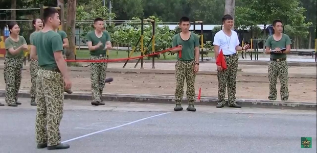 Clip: Hậu Hoàng có phải là người làm Mũi trưởng Long mỉm cười nhiều nhất ở Sao Nhập Ngũ? - Ảnh 6.