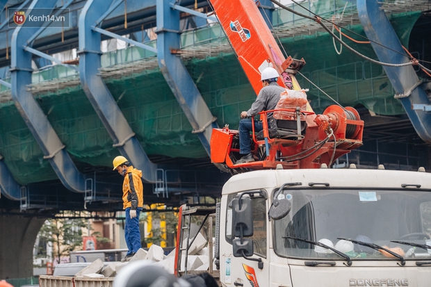 Không khí lạnh đặc biệt tràn về, nền nhiệt giảm gần 10 độ, người Hà Nội xuýt xoa: Hôm qua nắng rực rỡ, nay đã cảm nhận rõ cái lạnh rồi - Ảnh 17.