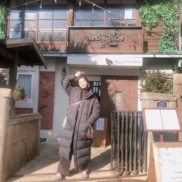 Trên sân khấu thì lồng lộn nhưng TWICE đời thường ăn diện cực đơn giản, xem mà học được bao cách mix đồ sành điệu - Ảnh 3.