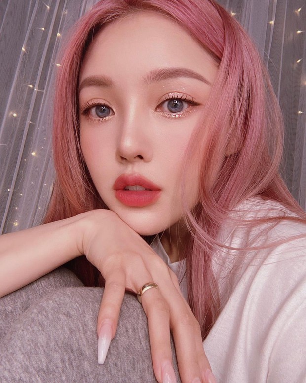 10 gợi ý makeup, làm tóc xinh tuyệt để đi ăn tiệc cuối năm giúp các chị em chiếm trọn spotlight - Ảnh 3.