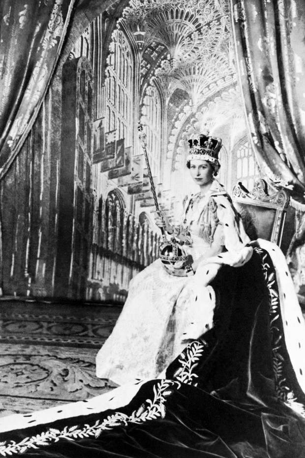 Những khoảnh khắc khí chất ngất trời của Nữ hoàng Anh, chứng minh đẳng cấp của một trong những nữ tướng quyền lực nhất thế giới - Ảnh 6.