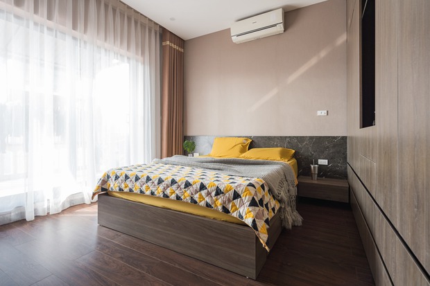 Đầu tư 200 triệu cải tạo phòng ngủ 20m2, vợ chồng kiến trúc sư thu về thành quả khiến ai cũng trầm trồ - Ảnh 6.