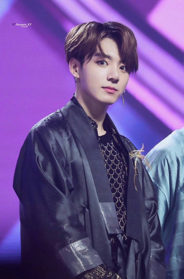 Jungkook (BTS) có bộ phận cơ thể đặc biệt: Đẹp đến mức khiến không chỉ fan mà các thành viên khác cũng phải mê mẩn - Ảnh 7. Jungkook (BTS) có bộ phận cơ thể đặc biệt: Đẹp đến mức khiến không chỉ fan mà các thành viên khác cũng phải mê mẩn - Ảnh 7.