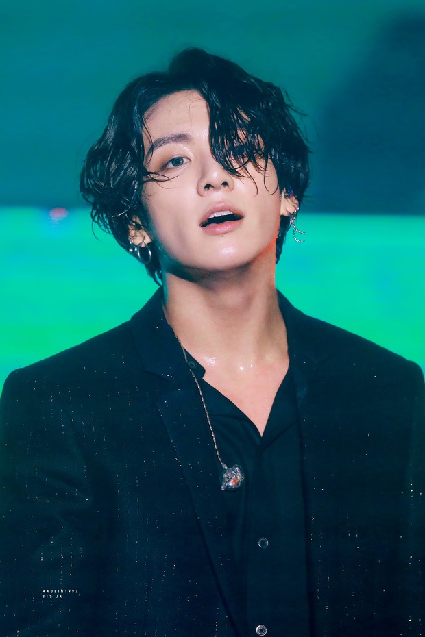 Jungkook (BTS) có bộ phận cơ thể đặc biệt: Đẹp đến mức khiến không chỉ fan mà các thành viên khác cũng phải mê mẩn - Ảnh 4. Jungkook (BTS) có bộ phận cơ thể đặc biệt: Đẹp đến mức khiến không chỉ fan mà các thành viên khác cũng phải mê mẩn - Ảnh 4.