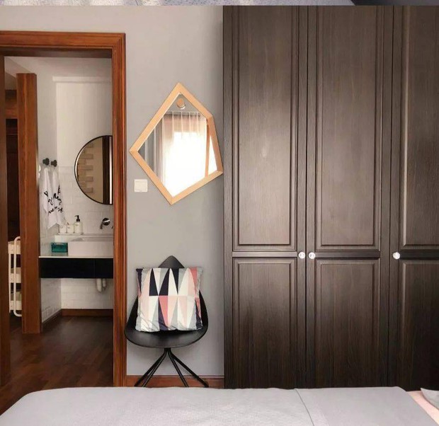 Nữ diễn viên nổi tiếng sống trong căn hộ chỉ 60m2 nhưng cách bài trí thông minh khiến fan thả tim ầm ầm - Ảnh 5. Nữ diễn viên nổi tiếng sống trong căn hộ chỉ 60m2 nhưng cách bài trí thông minh khiến fan thả tim ầm ầm - Ảnh 5.