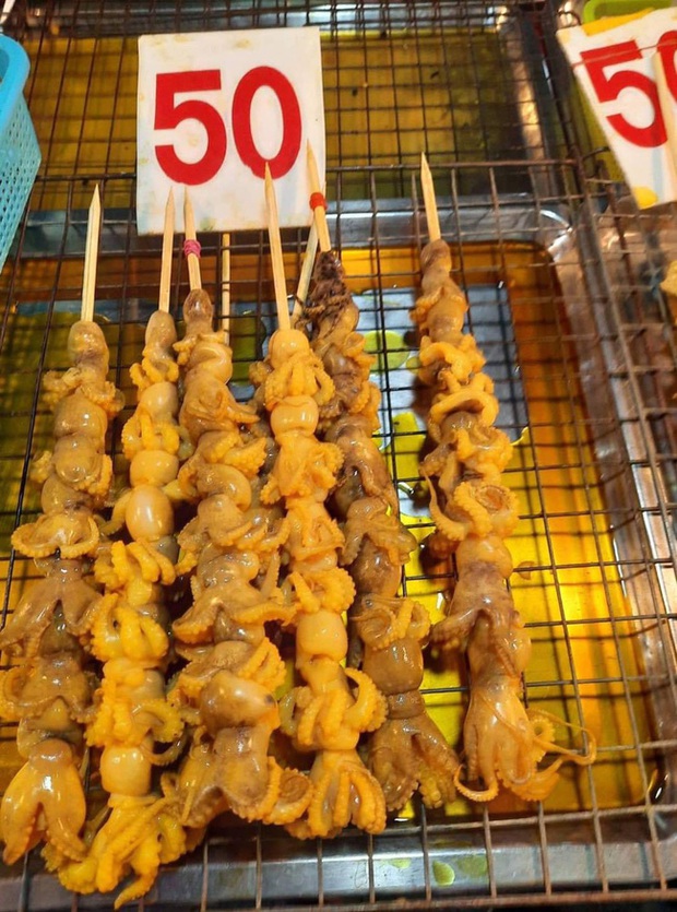 Phát hiện chi tiết lạ khi mua bạch tuộc xiên nướng giúp cô gái thoát chết trong gang tấc, mọi người cũng nên chú ý - Ảnh 1.