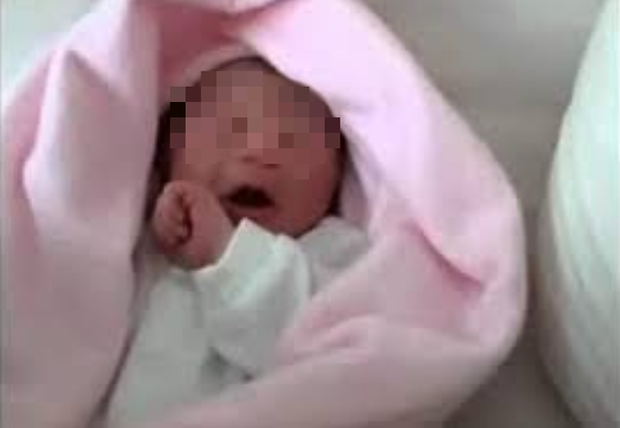 Mẹ ruột ném con trai 1,5 tháng tuổi xuống đất rồi liên tục giẫm đến chết, tưởng là trầm cảm sau sinh nhưng chân tướng lại gây ớn lạnh - Ảnh 1. Mẹ ruột ném con trai 1,5 tháng tuổi xuống đất rồi liên tục giẫm đến chết, tưởng là trầm cảm sau sinh nhưng chân tướng lại gây ớn lạnh - Ảnh 1.