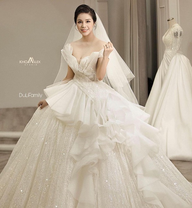 Lộ ảnh cưới của Tiến Dũng và Khánh Linh: Chú rể lịch lãm, cô dâu diện váy cưới khoe vòng 1 táo bạo - Ảnh 4.