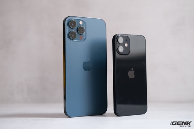 Trên tay chiếc iPhone bị người Việt ghẻ lạnh năm nay: Nhỏ tẹo bằng bàn tay, dùng một tay thì sướng, hai tay thì... sượng - Ảnh 7. Trên tay chiếc iPhone bị người Việt ghẻ lạnh năm nay: Nhỏ tẹo bằng bàn tay, dùng một tay thì sướng, hai tay thì... sượng - Ảnh 7.