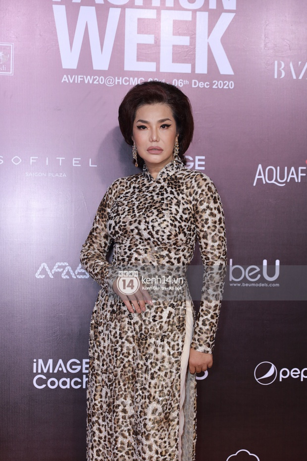 Thảm đỏ AVIFW ngày 3: Đến MC Quỳnh Chi bế chó lên thảm đỏ, Nhã Phương và Diệu Nhi bánh bèo hết mức - Ảnh 10.