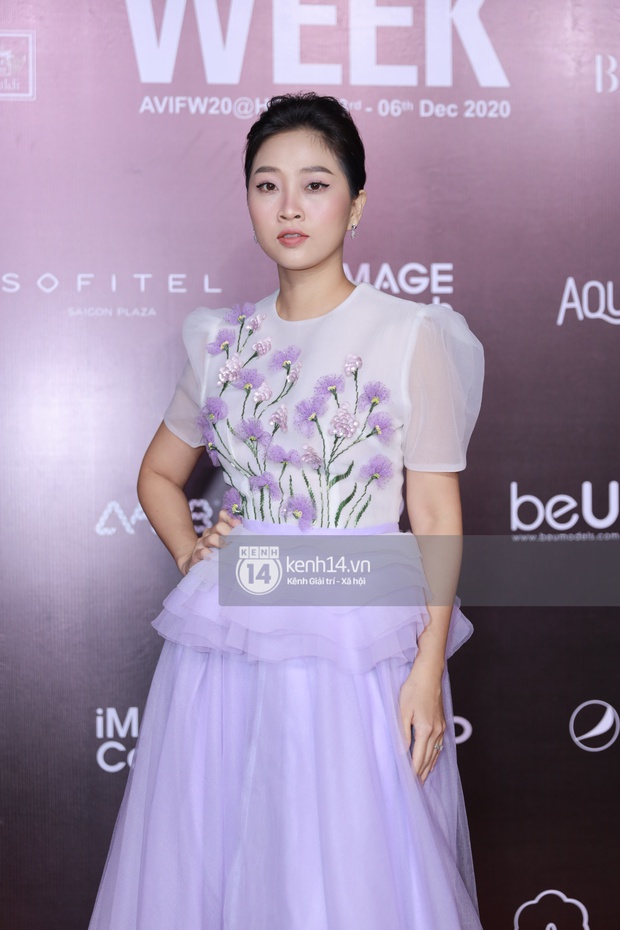 Thảm đỏ AVIFW ngày 3: Đến MC Quỳnh Chi bế chó lên thảm đỏ, Nhã Phương và Diệu Nhi bánh bèo hết mức - Ảnh 11.