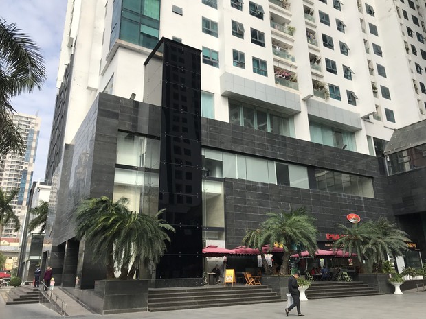 The case of a man who falls from the second floor of an apartment elevator to the ground in Hanoi: 