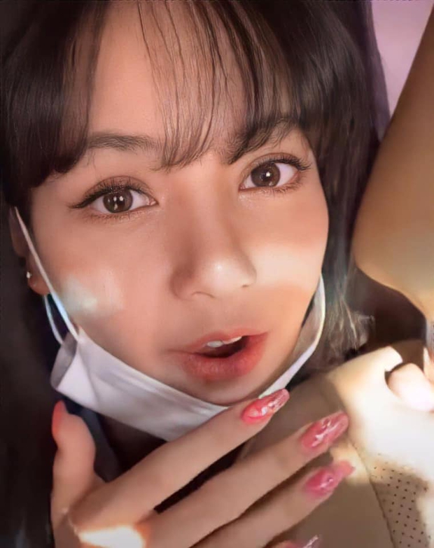 Ảnh livestream mới chính là lời giải đáp cho nghi vấn Lisa (BLACKPINK) dao kéo mũi: Hoá ra cũng là công nghệ lừa tình cả! - Ảnh 6.