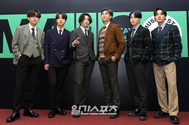 Dàn idol khủng đổ bộ thảm đỏ MMA 2020: Jungkook tự dìm với tóc dài lòa xòa, V đẹp như đồ họa, dàn mỹ nhân thế hệ mới chiếm trọn spotlight - Ảnh 2. Dàn idol khủng đổ bộ thảm đỏ MMA 2020: Jungkook tự dìm với tóc dài lòa xòa, V đẹp như đồ họa, dàn mỹ nhân thế hệ mới chiếm trọn spotlight - Ảnh 2.