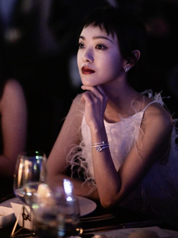 Bộ ảnh sự kiện khủng gây bão: Angela Baby sang chảnh lấn át Dương Mịch, ai ngờ tất cả bị mỹ nhân Hong Kong đè bẹp - Ảnh 4.