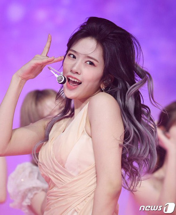 Fangirl thành công nhất của BTS: 4 năm trước đi xem MMA hò hét khi idol nhận giải, nay lên sân khấu nhận giải Bonsang cực ngầu - Ảnh 3.